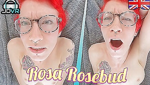 Hot girl takes a creampie from the pool