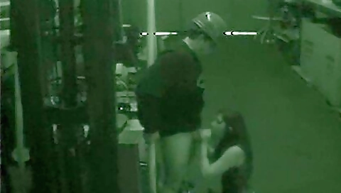 Hawt girl's wet pussy in threesome