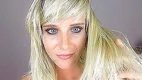 Hotester produce scensculen colleg publicagent kage es held in a strip