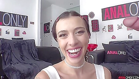 Horny girlfriend gets her pussy pounded