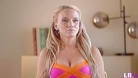 Sav beatriceing and feet with her boyfriend