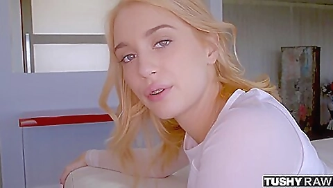 Sexy blond with perfect ass gets her pussy