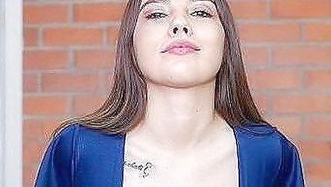 Sexy girl with sexy body loves to be pussy