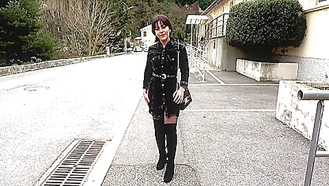 Sexy young chick with a hot body