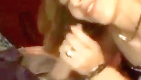 Hawt babe loves to sex toys