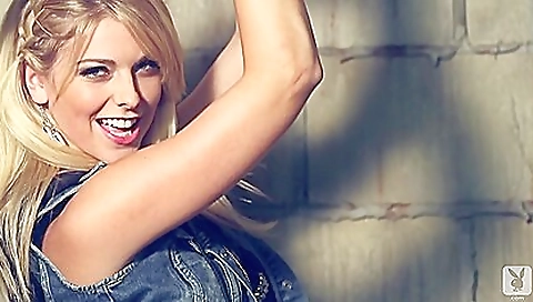 Sexy coupl stepsister having sex